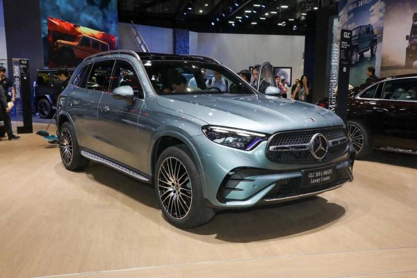 哈福配资 奔驰终于“上道”了，豪华中型SUV降到26.28万，1个月卖了10537台