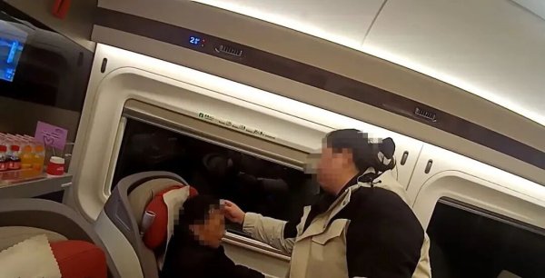 掌柜配资 G89次列车，旅客突发急病，多方联动紧急救援！